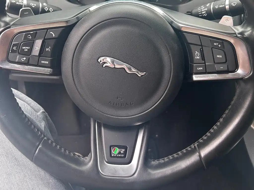 Jaguar XE 捷豹XE 2018款 2.0 T 250 PS 两驱R-Sport运动版