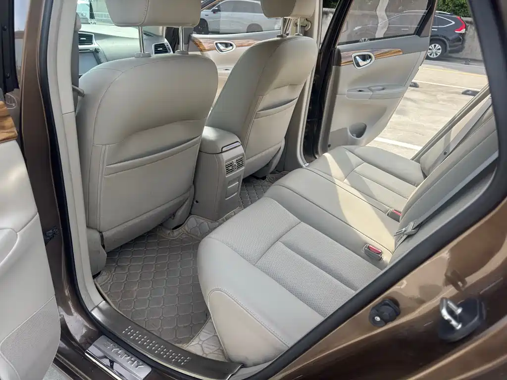 Sylphy 1.6 XV CVT Premium