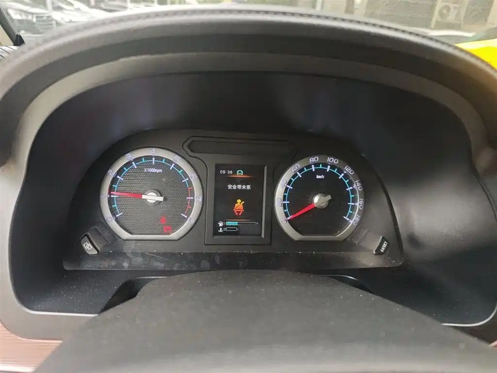 Lingzhi M5 L 1.6 L Luxury 7-seat