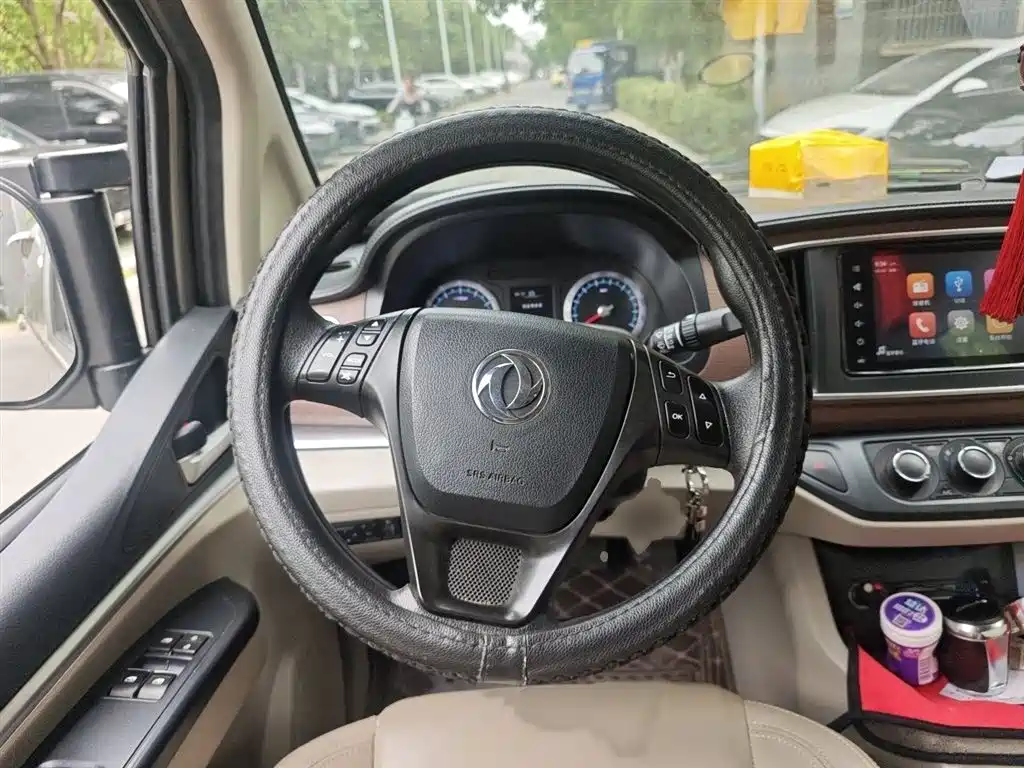Lingzhi M5 L 1.6 L Luxury 7-seat