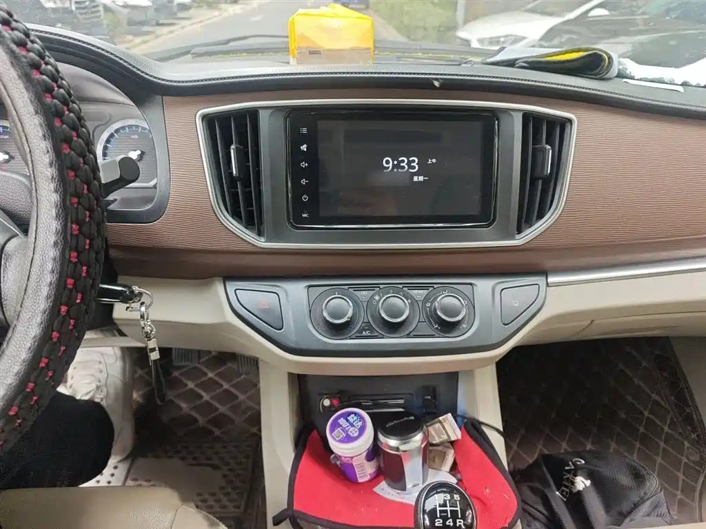 Lingzhi M5 L 1.6 L Luxury 7-seat