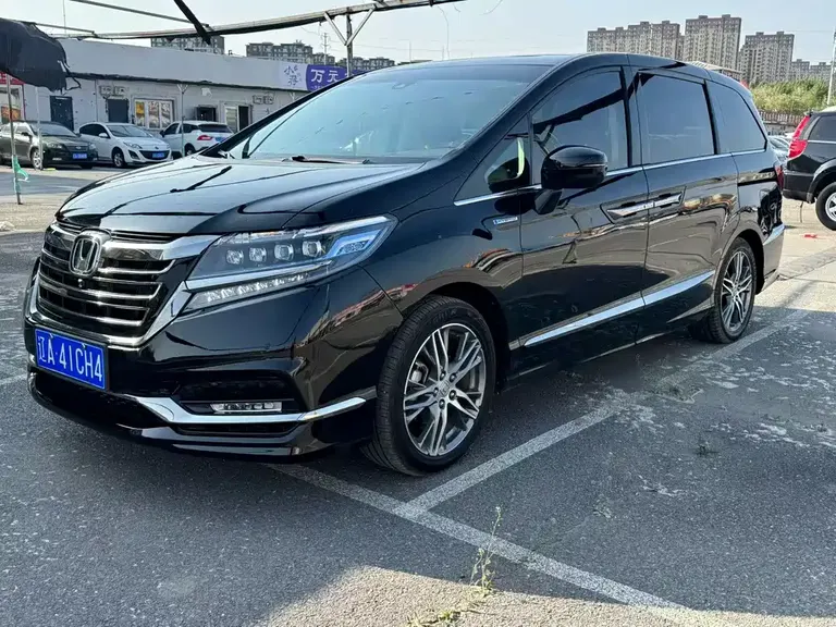 Honda Elysion 2.0 L Hybrid Supreme