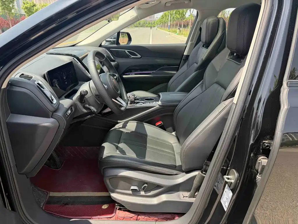 Hongqi HS3 PHEV 115 km Power Action