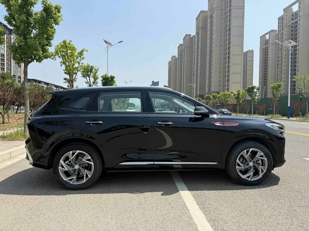 Hongqi HS3 PHEV 115 km Power Action