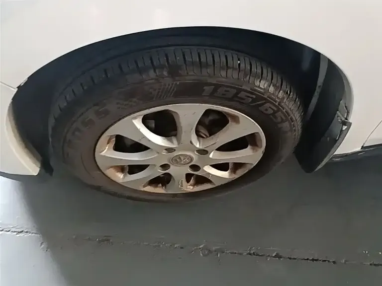 Venucia D50 启辰D50 2016款 1.6 L 手动精英版