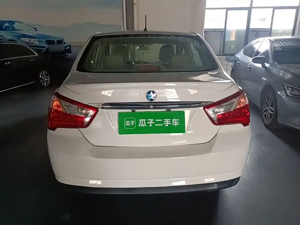 Venucia D50 启辰D50 2016款 1.6 L 手动精英版