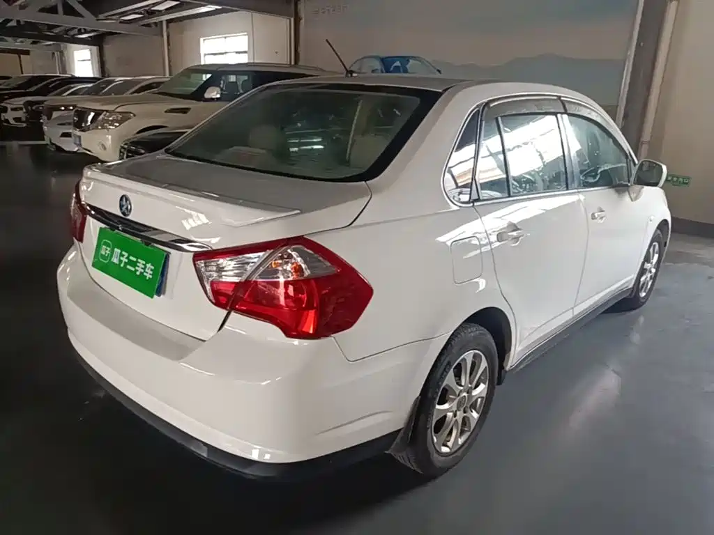 Venucia D50 启辰D50 2016款 1.6 L 手动精英版
