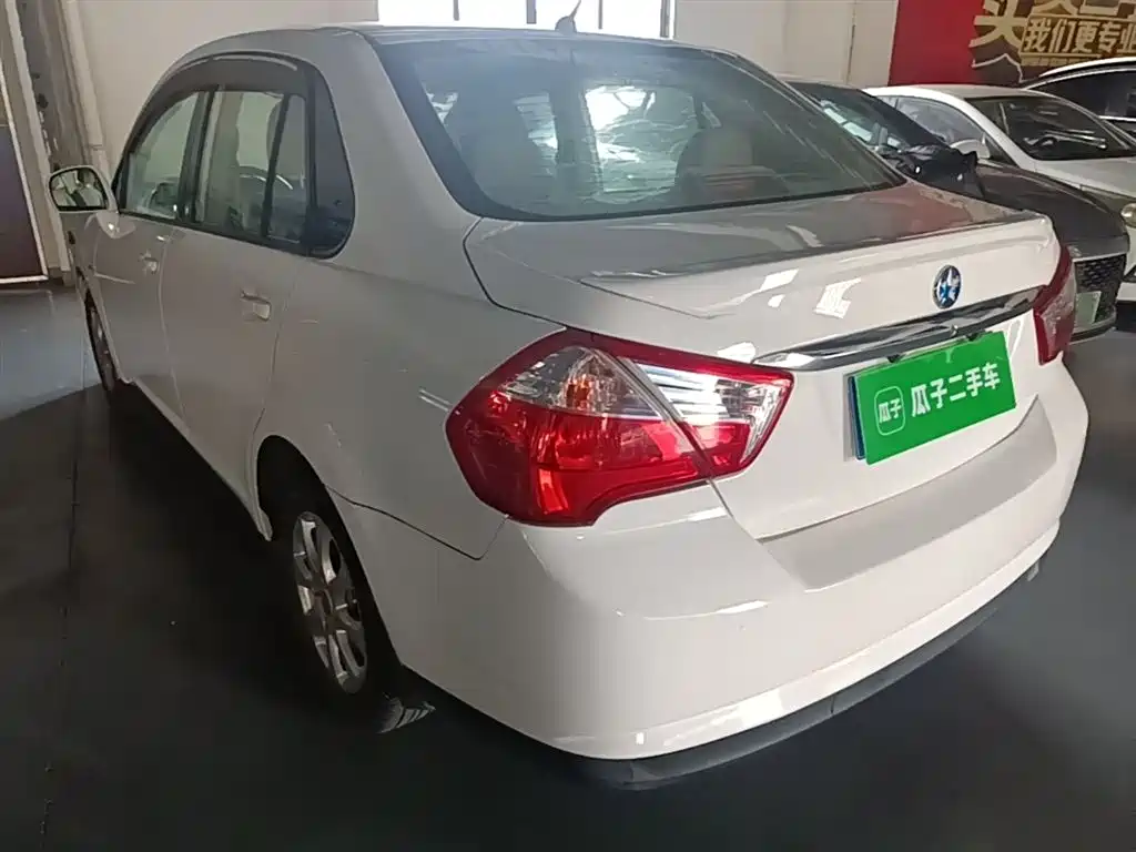 Venucia D50 启辰D50 2016款 1.6 L 手动精英版