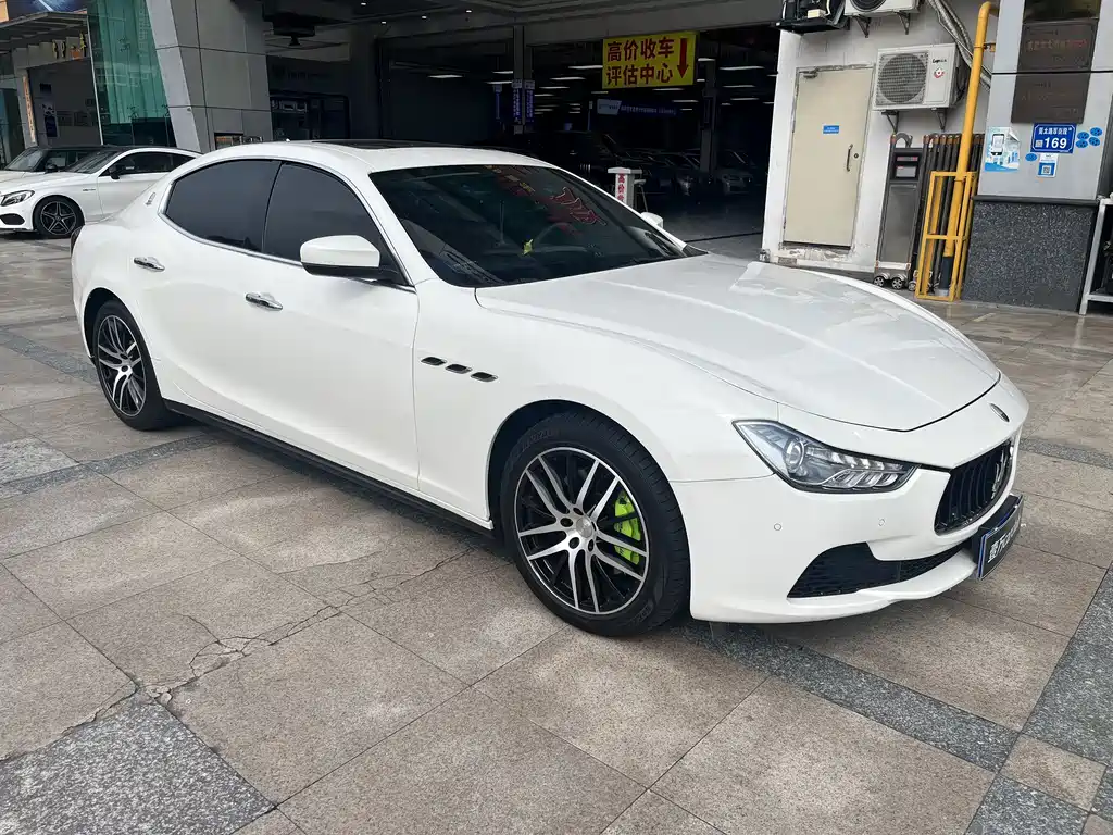 Ghibli 3.0 T Standard