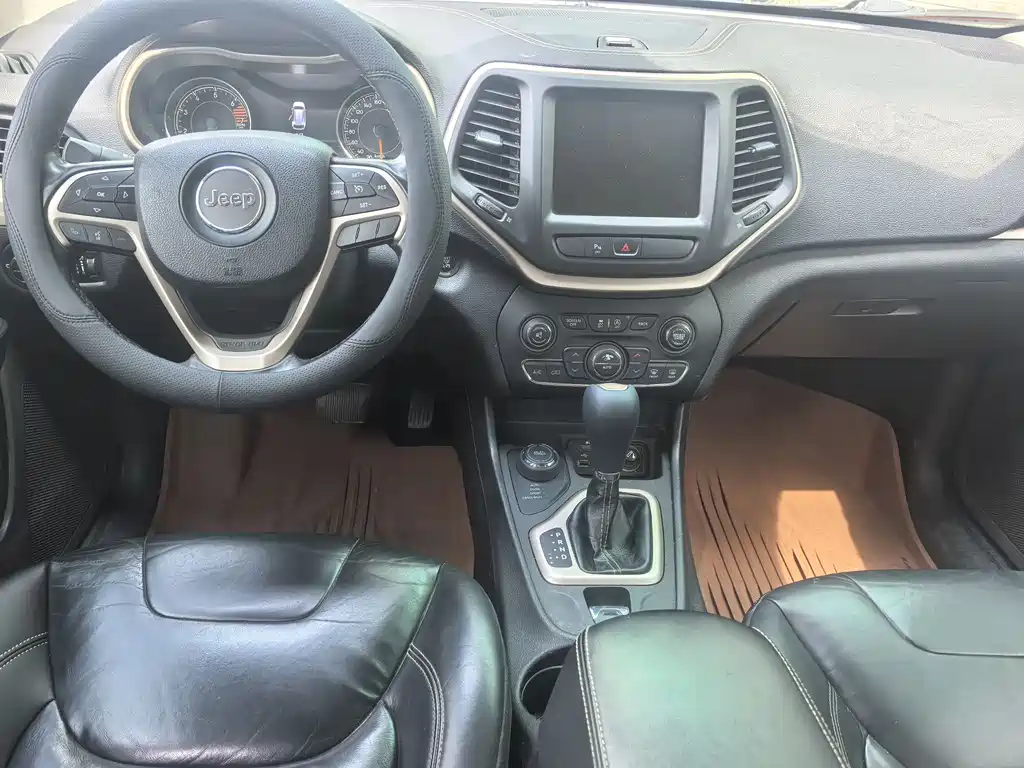 Cherokee 2.4 L Professional