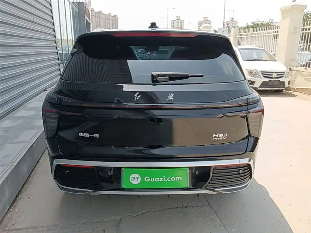 Hongqi HS3 PHEV 115 km Power Action