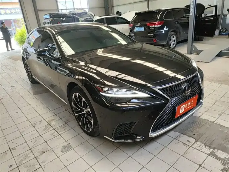Lexus LS 500 h Executive