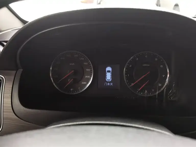 Maxus G10 大通G10 2021款 2.0 T 手动精英版 汽油 7座