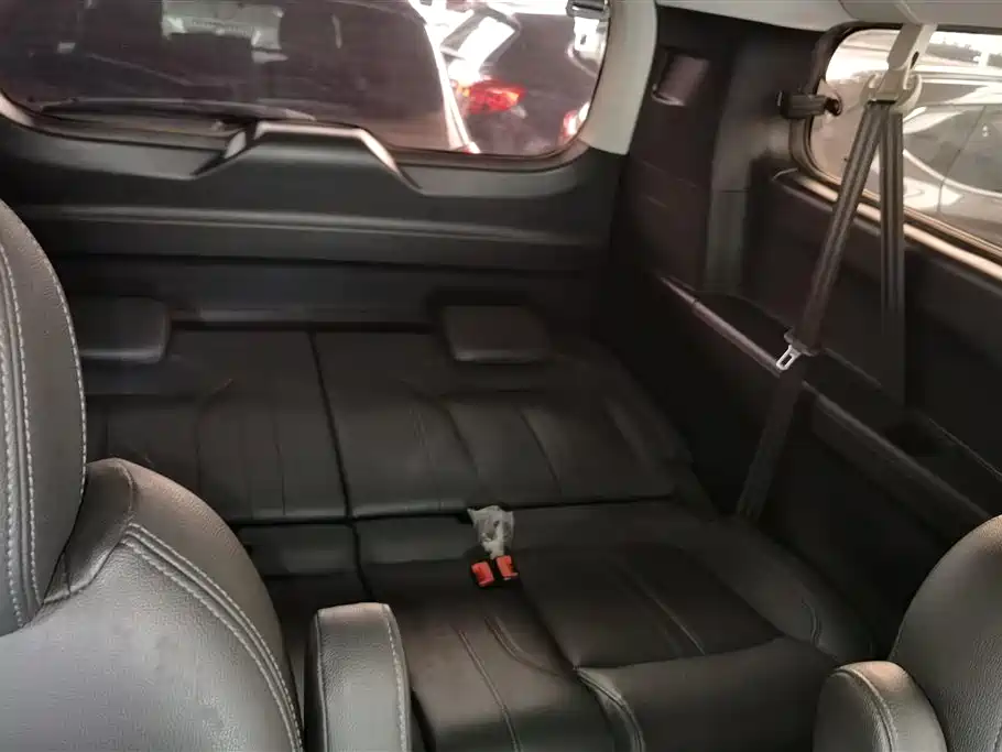 Maxus G10 大通G10 2021款 2.0 T 手动精英版 汽油 7座