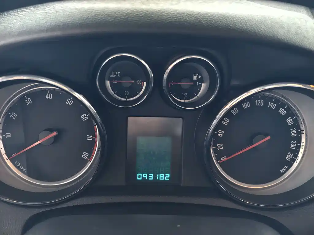 Encore 昂科拉 2014款 1.4 T 手动两驱都市进取型