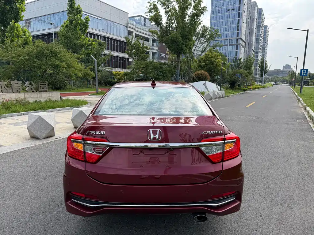 Crider 1.8 L CVT Luxury Special