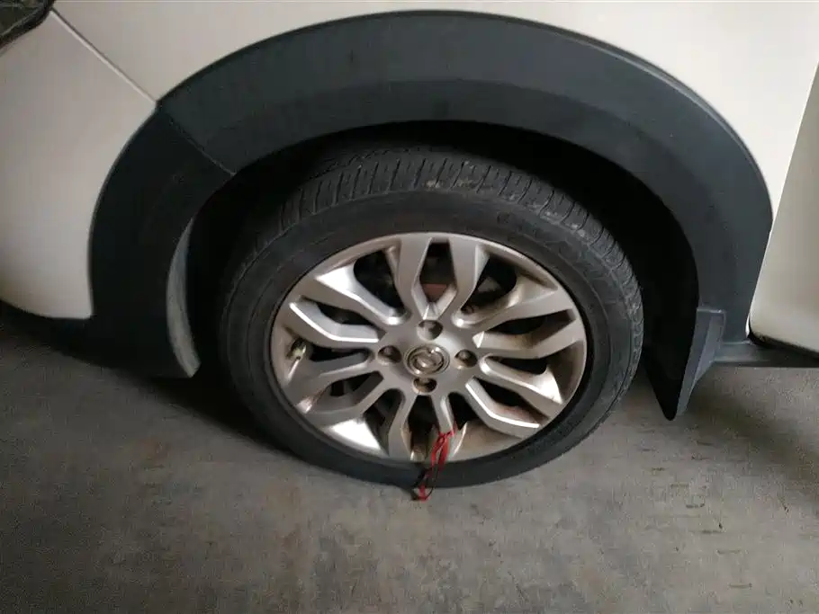 Dongfeng Fengshen AX3 1.5 L Manual Premium Cool
