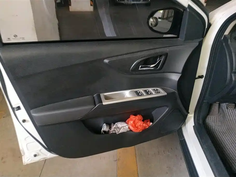 Dongfeng Fengshen AX3 1.5 L Manual Premium Cool