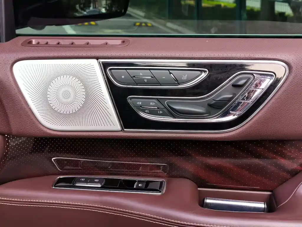 Navigator 3.5 T LWB President