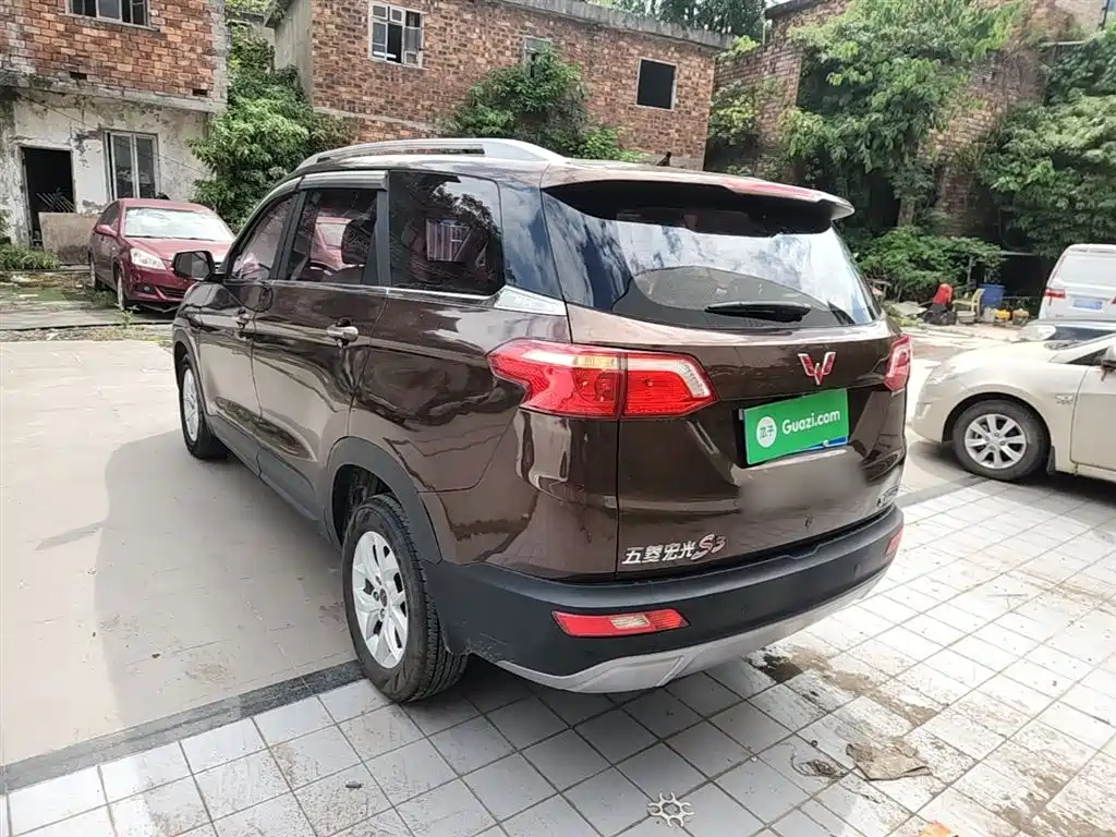 Wuling Hongguang S3 1.5 L Manual Luxury CN-V
