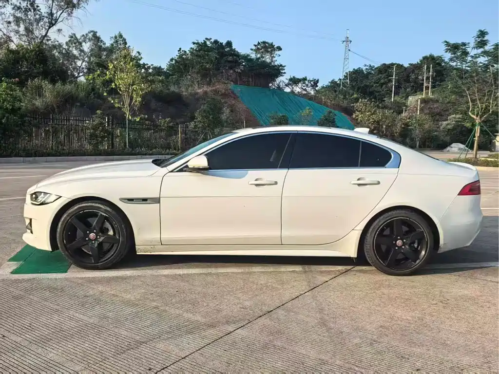 Jaguar XE 2.0 T 200 PS R-Sport