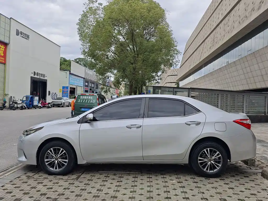 Levin 1.6 E CVT New Sharp