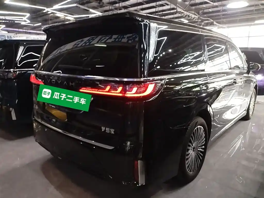 Voyah Dreamer PHEV 4 WD Flagship Kunpeng