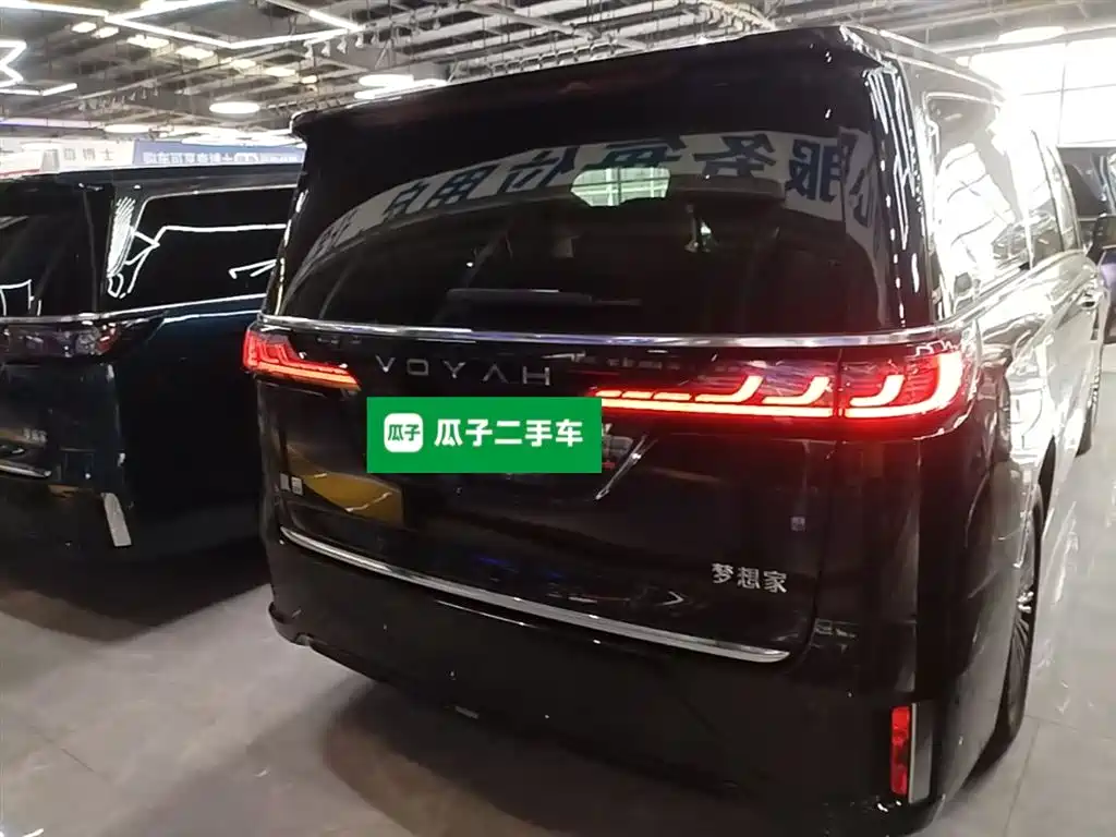 Voyah Dreamer PHEV 4 WD Flagship Kunpeng