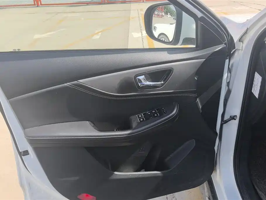 Fengguang S560 Upgraded 1.8 L CVT Distinguished 7-seat