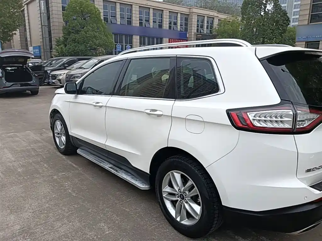Edge EcoBoost 245 2 WD Platinum Sharp 7-seat CN-V