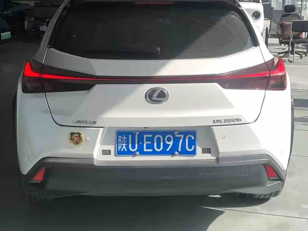 Lexus UX 260 h ·