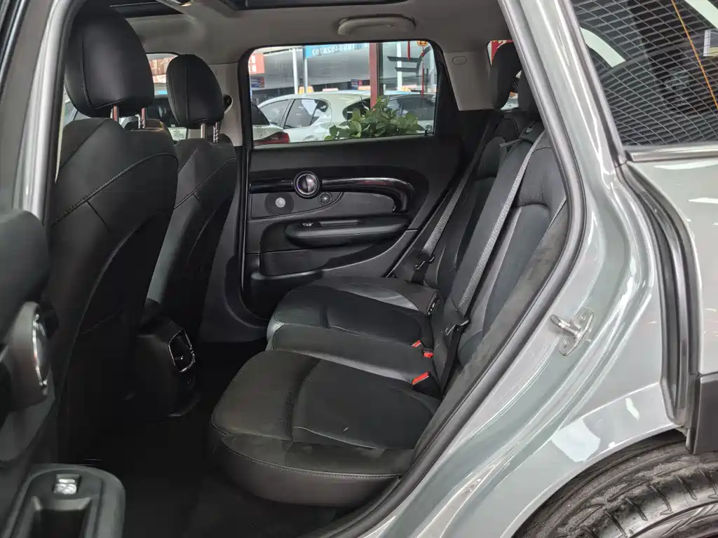 MINI CLUBMAN 1.5 T COOPER Artist