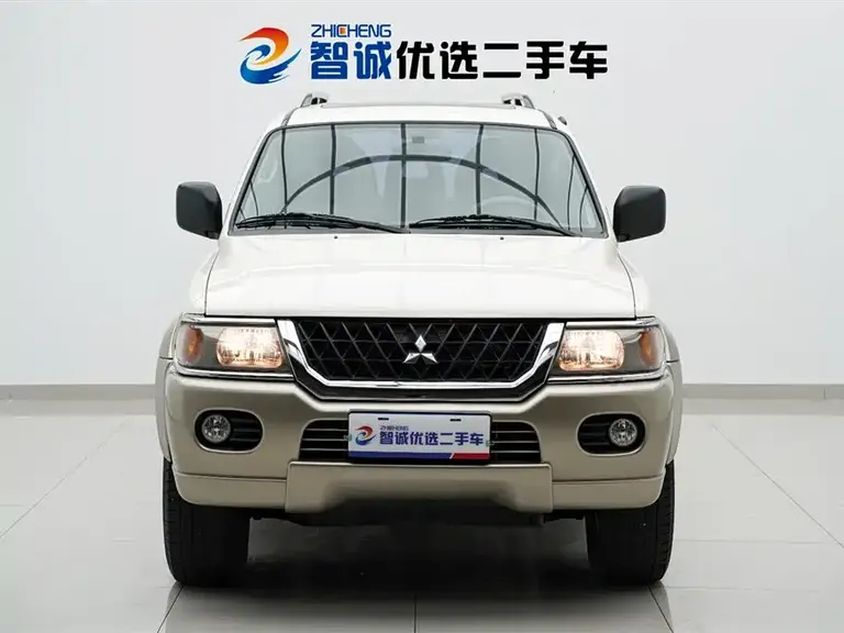 Mitsubishi Pajero Supao 帕杰罗速跑 2004款 3.0 L 自动四驱超豪华版