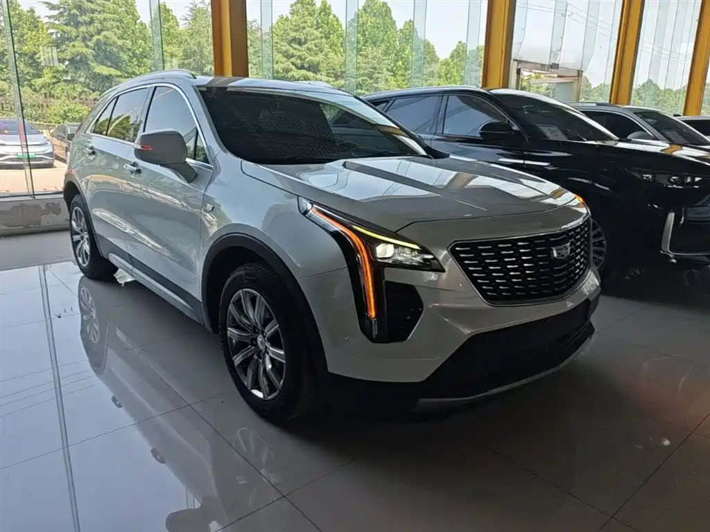 Cadillac XT4 28 T 2 WD Leading