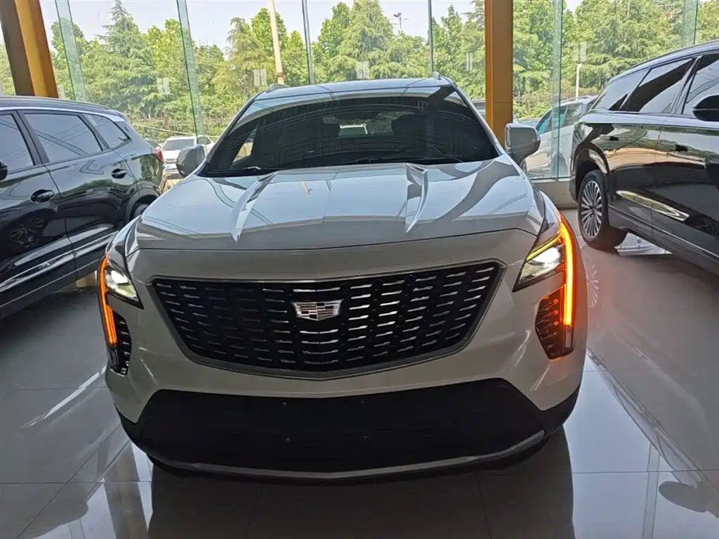 Cadillac XT4 28 T 2 WD Leading