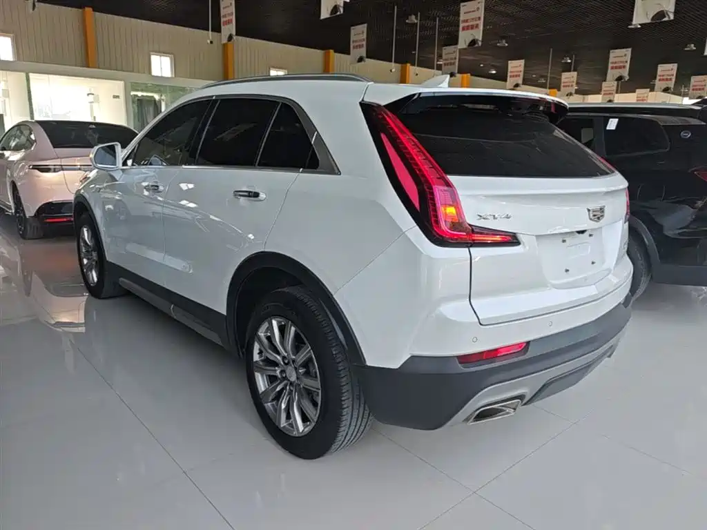 Cadillac XT4 28 T 2 WD Leading