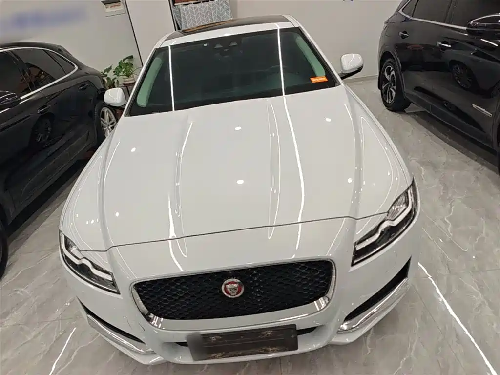 Jaguar XFL XFL 2.0 T P250 4 WD Premium