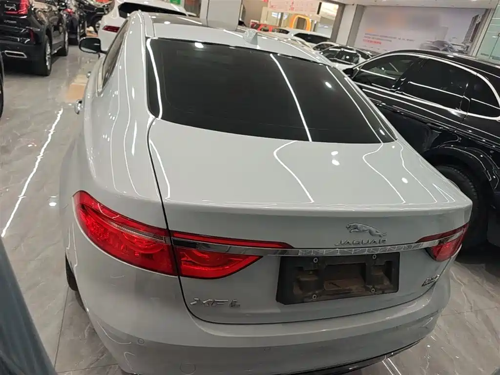 Jaguar XFL XFL 2.0 T P250 4 WD Premium
