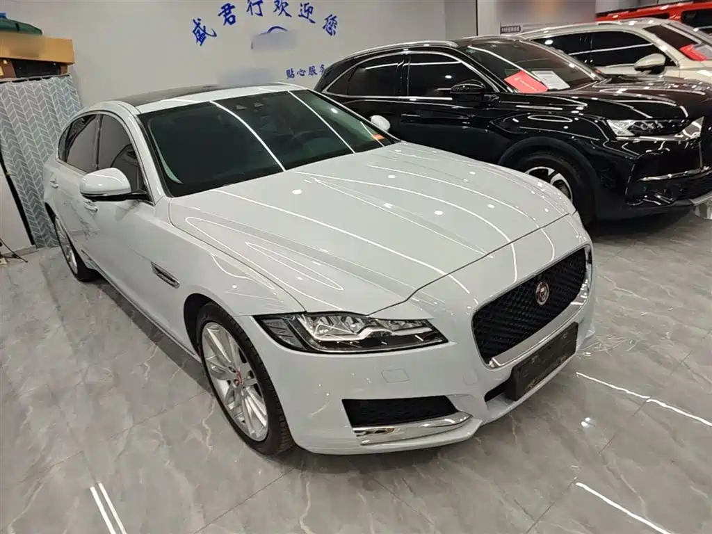 Jaguar XFL XFL 2.0 T P250 4 WD Premium