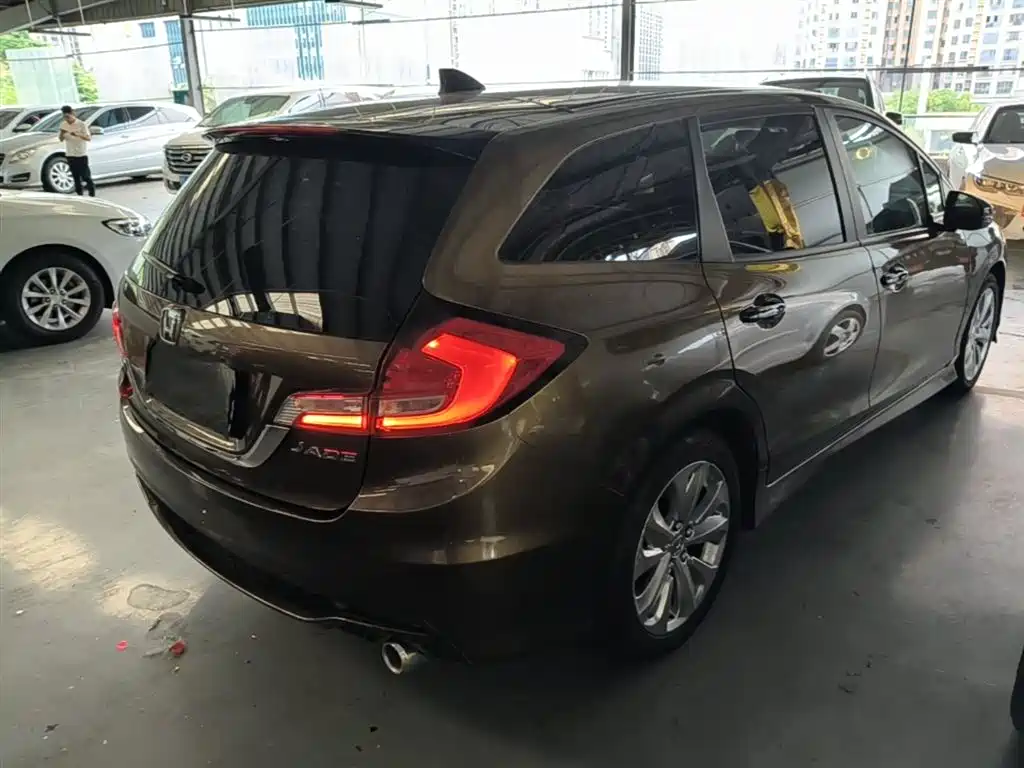 Jade 1.8 L Auto Comfort 5-seat