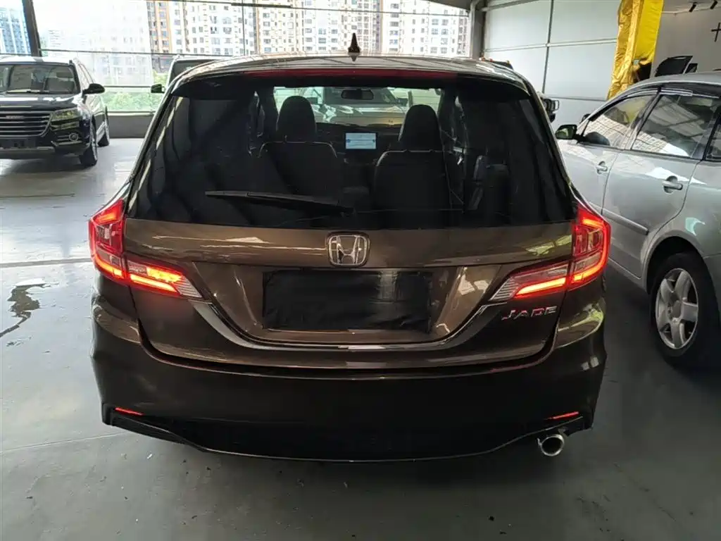 Jade 1.8 L Auto Comfort 5-seat