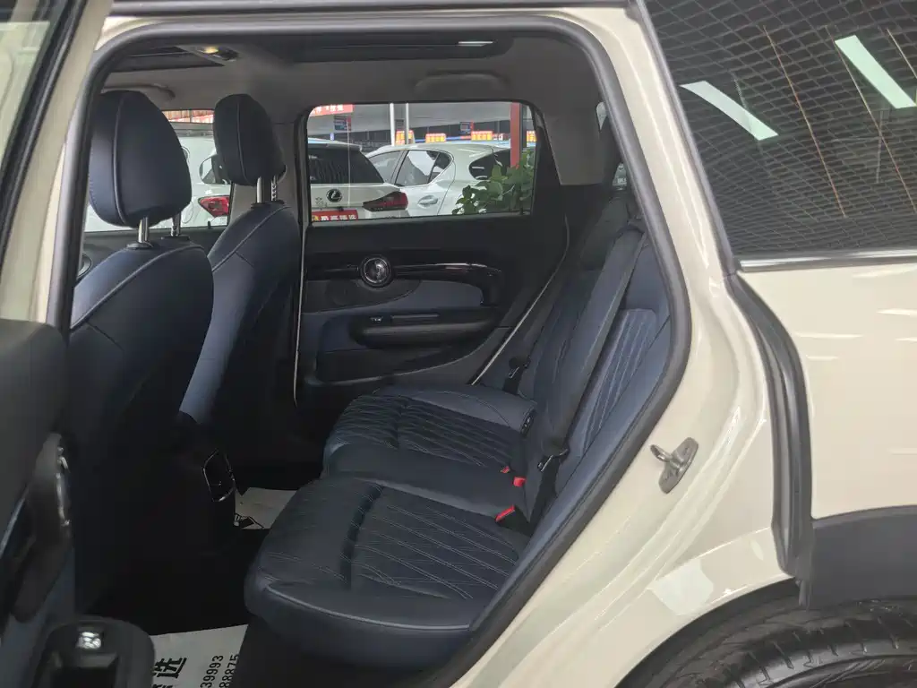 MINI CLUBMAN 1.5 T COOPER Connoisseur