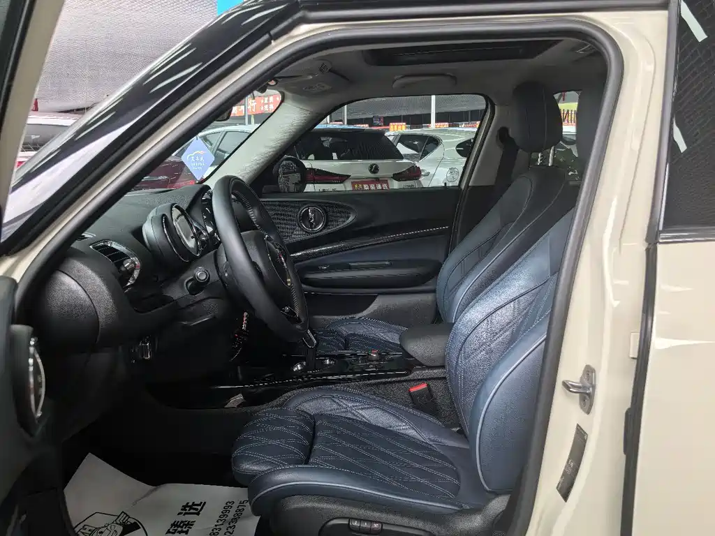 MINI CLUBMAN 1.5 T COOPER Connoisseur