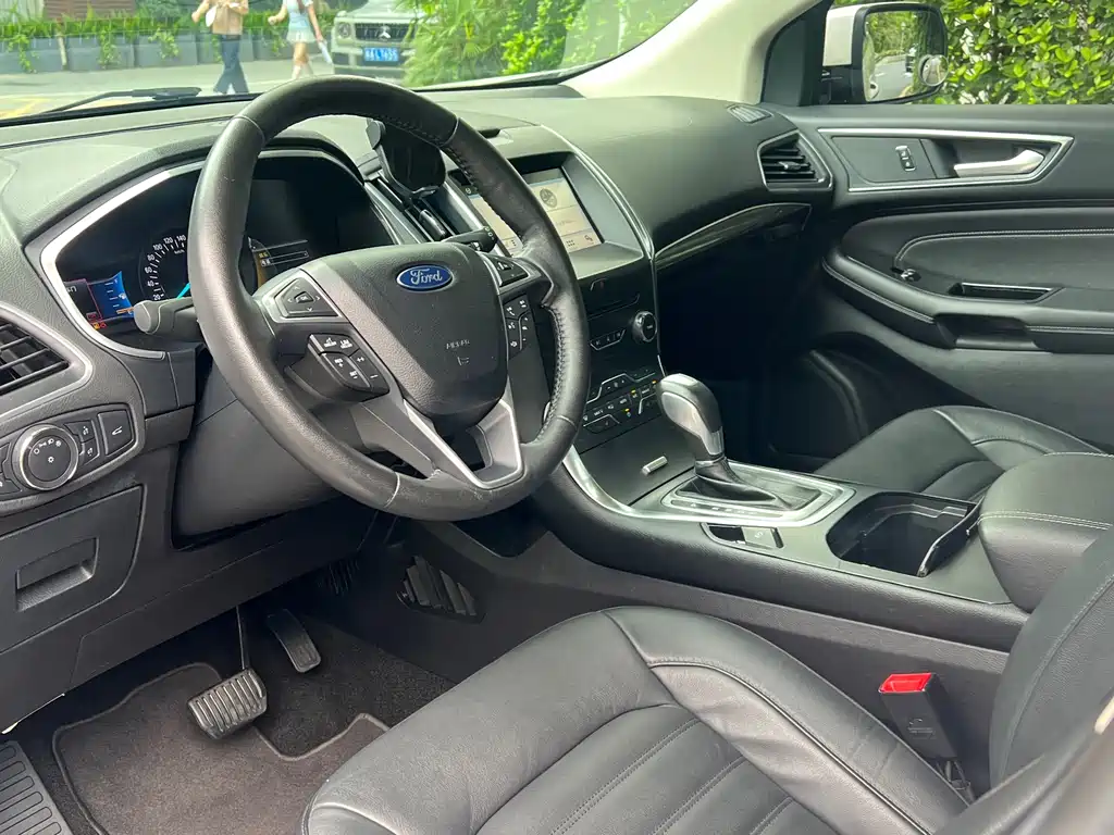 Edge EcoBoost 245 2 WD Grand Sharp 7-seat