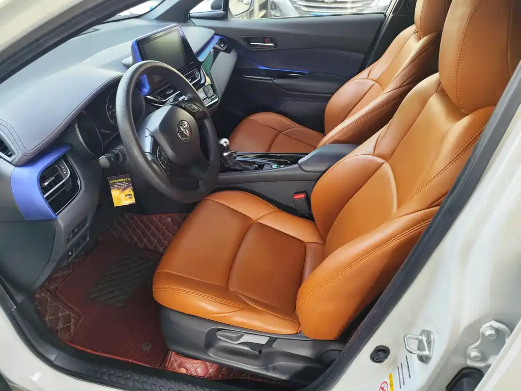 Toyota C-HR 2.0 L Leading