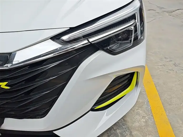 Roewe i6 MAX 300 TGI Auto Cool