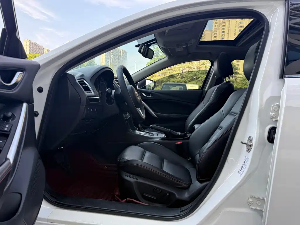 Atenza 2.0 L Blue Sky Luxury