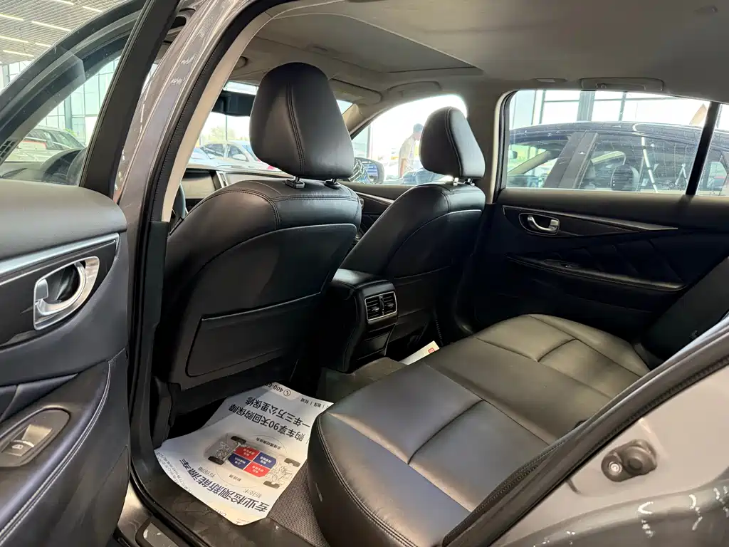 Infiniti Q50 L 2.0 T Comfort