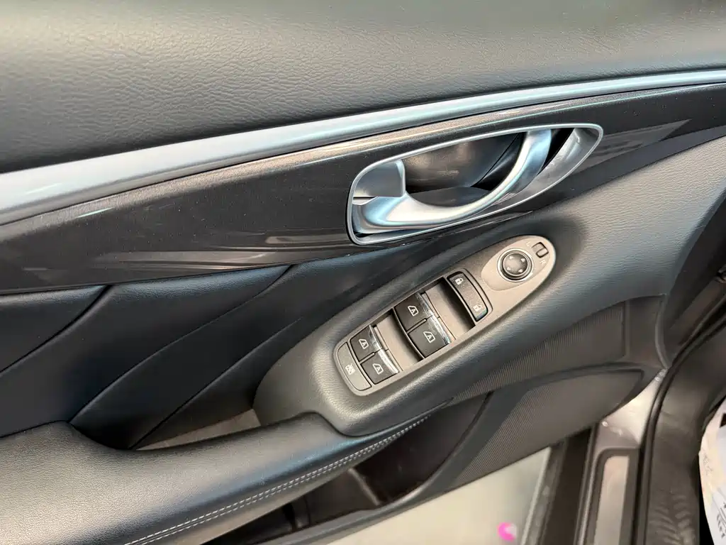Infiniti Q50 L 2.0 T Comfort