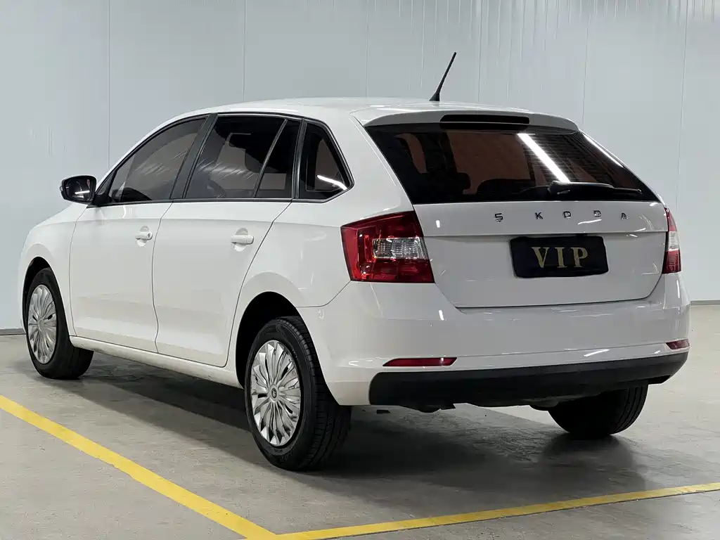 Rapid Spaceback Facelift 1.5 L Auto Standard CN-VI